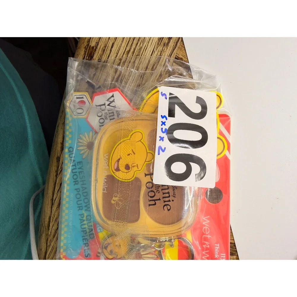 Wet n Wild Unisex OS Winnie the Pooh Eyeshadow Quad‎ Think Think Keychain Disney